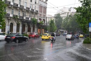 Ξεχάστε τον καύσωνα, θα βάλουμε ζακέτα: Ξαφνική «βουτιά» του υδραργύρου και ισχυρές καταιγίδες – «Χτυπά» από ώρα σε ώρα νέο κύμα κακοκαιρίας