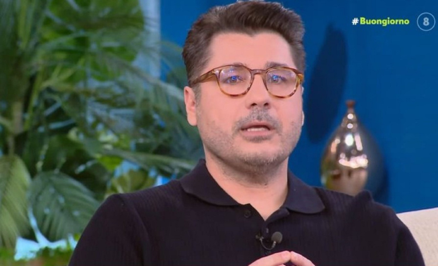 Λάμπρος Κωνσταντάρας: Ούρλιαζε στο κέντρο της Γλυφάδας – «Καμαρώστε μια @@@@@» – Όταν κατέλαβαν τι έγινε όλοι τον χειροκρατούσαν