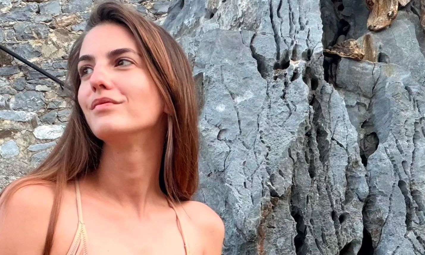 Γυναικάρα δίχως ανάγκη από φίλτρα και μακιγιάζ: Η Αναστασία Παντούση με μαγιό είναι το απόλυτο όνειρο