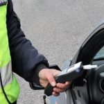 Μπορούν το νερό, ο καφές ή σοκολάτα να σας γλιτώσουν από το αλκοτέστ; Η πραγματικότητα διαφέρει