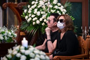 Μαίρη Λίντα: Μόλις μαθεύτηκε γιατί η κόρη της Ευαγγελία φοράει μάσκα και γυαλιά