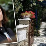 Παντού πέτρα, όλα λευκά, γεμάτο λουλούδια: Αυτό είναι το παλάτι της Χαρούλας στο πανέμορφο ελληνικό νησί – Θα το κληρονομήσει ο υιοθετημένος της γιος