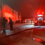 ΤΩΡΑ: ΤΕΡΑΣΤΙΑ ΦΩΤΙΑ ΚΑΙ ΣΥΝΕΧΟΜΕΝΕΣ ΕΚΡΗΞΕΙΣ ΣΕ ΕΡΓΟΣΤΑΣΙΟ ΕΠΕΞΕΡΓΑΣΙΑΣ ΕΛΙΑΣ ΣΤΗΝ ΕΘΝΙΚΗ ΟΔΟ – ΕΧΟΥΝ ΚΑΕΙ ΤΑ ΠΑΝΤΑ