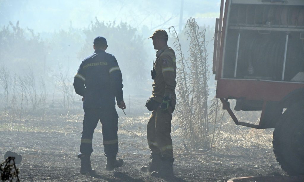Tεράστια φωτιά στην Πάρο: Διπλό 112 για εκκένωση περιοχών που είναι γεμάτες με κόσμο – Επιχειρούν ελικόπτερα και αεροσκάφη