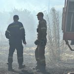 Tεράστια φωτιά στην Πάρο: Διπλό 112 για εκκένωση περιοχών που είναι γεμάτες με κόσμο – Επιχειρούν ελικόπτερα και αεροσκάφη