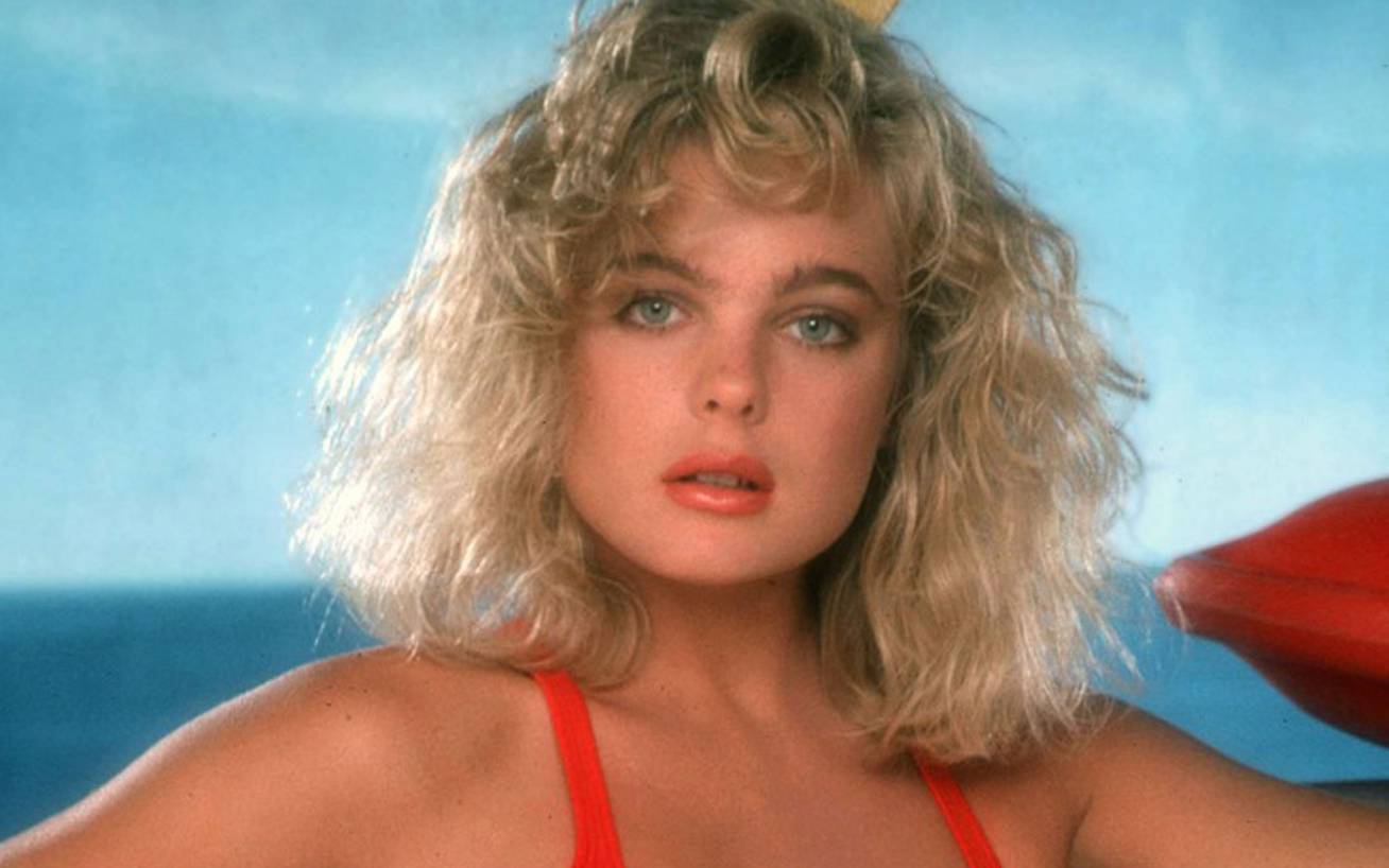 Η πανέμορφη Έρικα του Baywatch σήμερα: Στα 53 της έχει αλλάξει τόσο που δύσκολα Πλέον την αναγνωρίζει κανείς