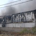 Ασπρόπυργος: Δραματικές ώρες στη φωτιά, έντεκα τραυματίες – Πυροσβέστες επιχειρούν δίπλα σε προπάνιο, φόβοι για μεγάλη έκρηξη