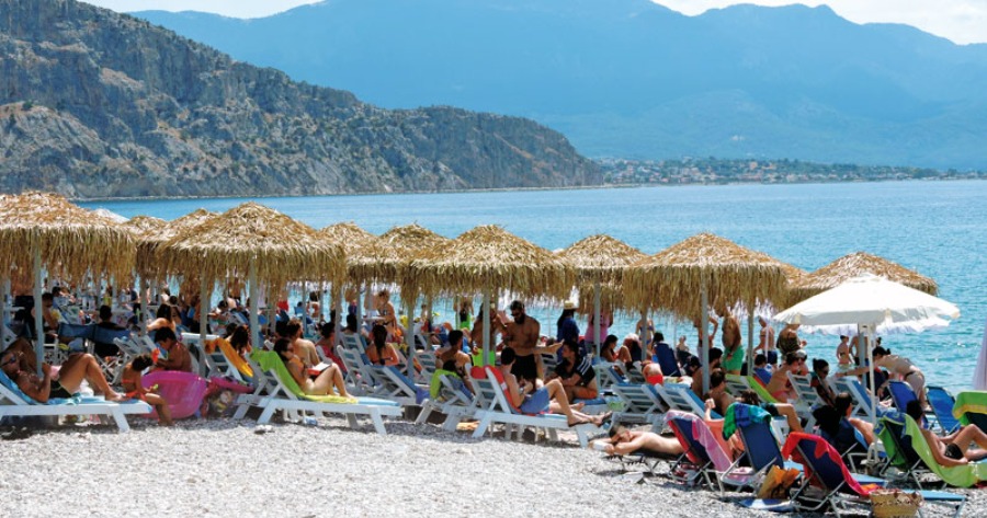 Σάλος σε πασίγνωστη παραλία: Beach Bar χρεώνει 3 ευρώ για κάθε παιδί – «Πάγωσε» η οικογένεια όταν είδε την απόδειξη
