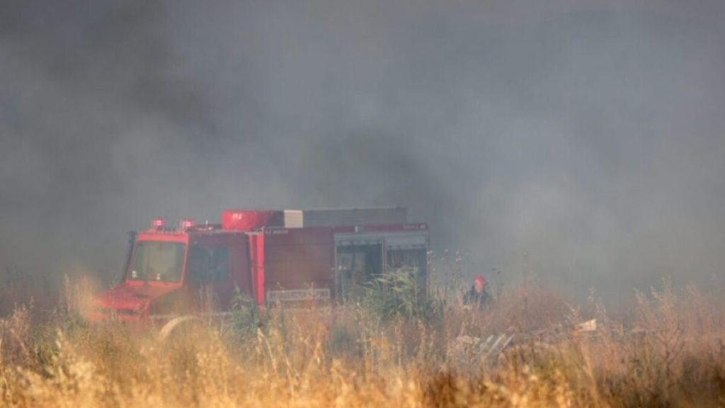 Νέα μεγάλη φωτιά τώρα: Σε ετοιμότητα οι κάτοικοι, δύσκολη μάχη