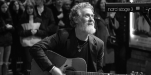 Τραγωδία στην άσφαλτο: Νεκρός σε τροχαίο γνωστός τραγουδιστής – Σοκ όταν αποκαλύφθηκε η ταυτότητά του