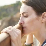 Εάν μια γυναίκα εμφανίζει αυτές τις 9 συμπεριφορές, είναι κρυφά δυστυχισμένη στη ζωή