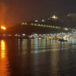 ΜΕΓΑΛΗ ΦΩΤΙΑ ΤΩΡΑ ΣΕ ΕΛΛΗΝΙΚΟ ΝΗΣΙ ΜΕΣΑ ΣΤΗ ΝΥΧΤΑ