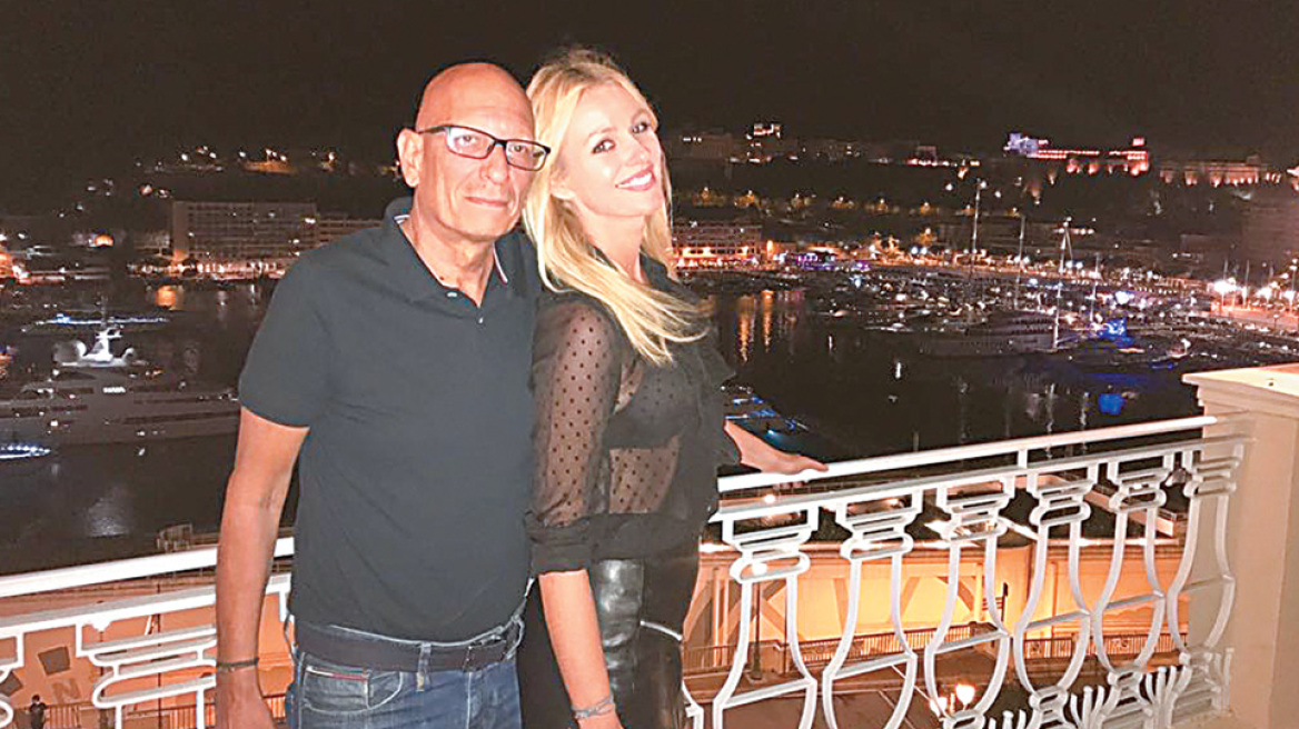 Χωρισμός-βόμβα στην ελληνική showbiz: Ήταν χώρια εδώ και μήνες και δεν το είχε καταλάβει κανείς