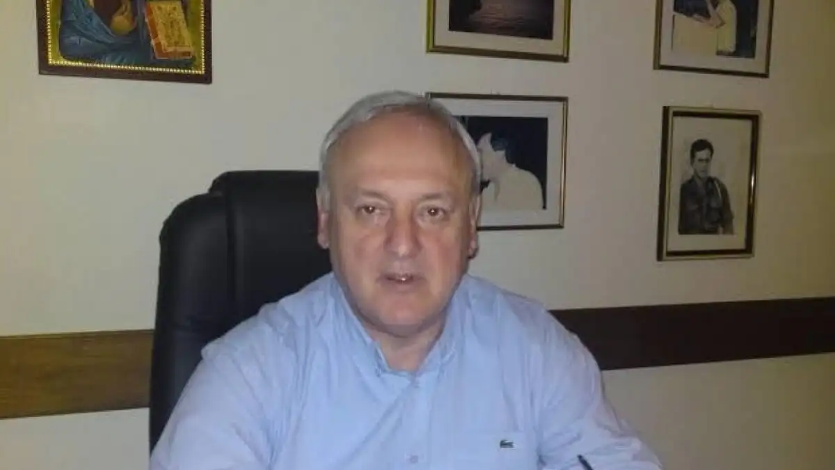Κηδεία Σταύρου Γεωργίου: Τραγικές φιγούρες οι δύο κόρες του