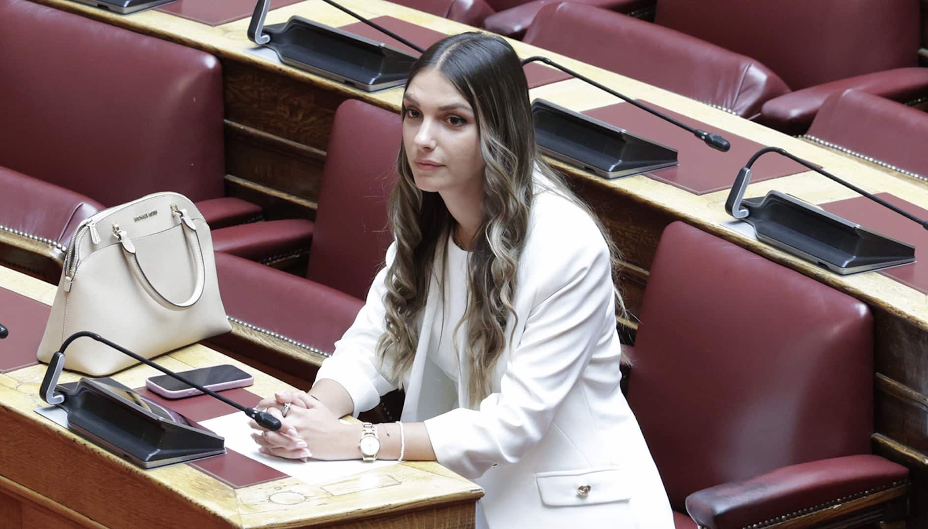 Μυρτώ Κοροβέση: Ορκίστηκε η νεότερη βουλευτής του ελληνικού κοινοβουλίου