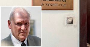 Η περιγραφή του θυρωρού που βρήκε νεκρό τον Σταύρο Γεωργίου: Οι κόρες του έβαλαν τα κλάματα μόλις τον είδαν πεσμένο δίπλα στο κρεβάτι