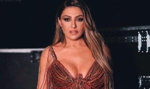 Μαλλιά ράστα, μαυρισμένη σαν Λατίνα, κορμί… το καλύτερο που είχε ποτέ: Η Έλενα Παπαρίζου πήγε για μπάνιο στον Κάλαμο ντυμένη έτσι και… χωρίζανε ζευγάρια
