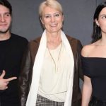 Σπάνια δημόσια εμφάνιση της Νατάσας Παζαΐτη στο κέντρο της Αθήνας μαζί με τον γιο της, Αλέξανδρο Καραμανλή