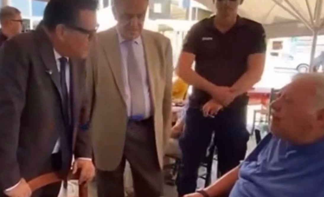 «Άντε δρόμο»: Θύελλα αποδοκιμασιών για τον Άδωνι στη Λήμνο - Αρνήθηκαν και χειραψία