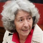 «Ο πατέρας μου δεν έγραψε ποίηση για να έχω εγώ προίκα»: Η Έρη Ρίτσου απαντά για τη διαχείριση των έργων των δημιουργών