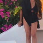 Αναστατώνει τη Μύκονο στα 59 της! Το απίστευτο κορμί της και το εντυπωσιακό μπικίνι της πασίγνωστης Ελληνίδας
