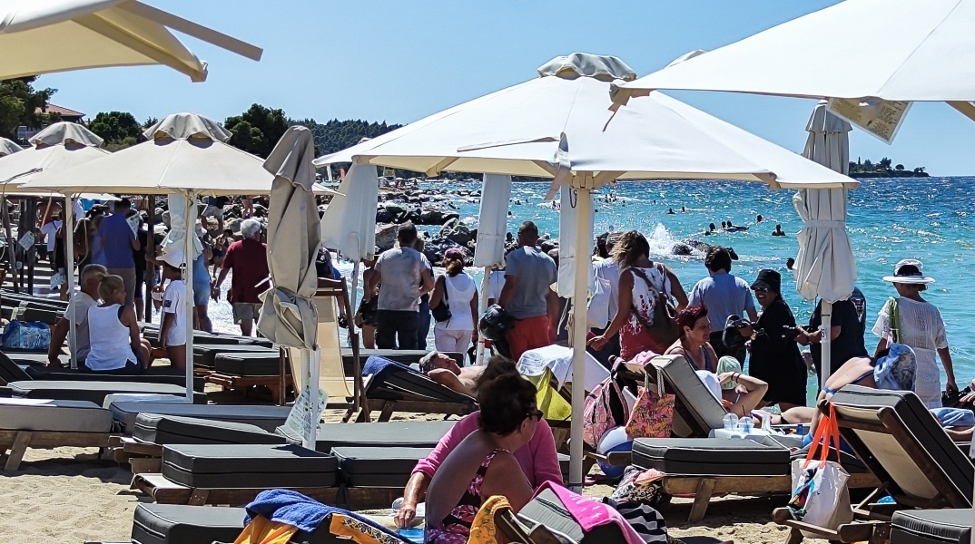 Από το SUP και τις ρακέτες, μέχρι τα ηχεία: Τι επιτρέπεται και τα πρόστιμα αν σας πιάσουν
