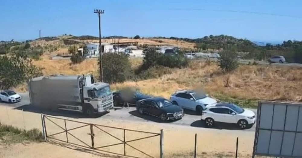 Χαλκιδική: Καρέ καρέ ο άγριος ξυλοδαρμός οδηγού απορριμματοφόρου που τους έκανε παρατήρηση στον δρόμο