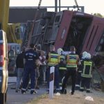 Δώδεκα νεκροί και τουλάχιστον 10 τραυματίες σε ανατροπή τουριστικού λεωφορείου