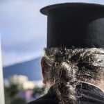 Ιερέας βρήκε νεαρό ζευγάρι σε…. περιπτύξεις μέσα σε παρεκκλήσι: Η κίνηση με τα 100 ευρώ που άφησε τους πάντες άφωνους