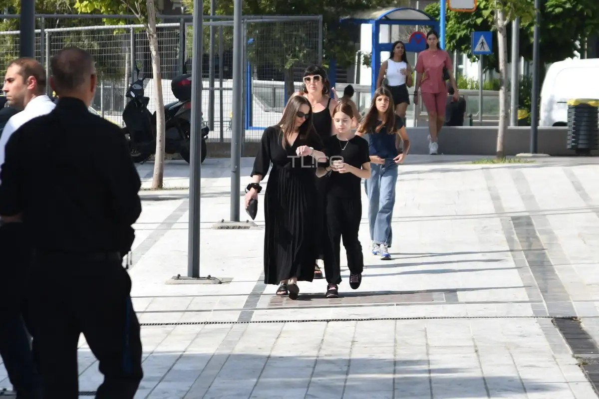 ΣΥΝΤΕΤΡΙΜΜΕΝΗ Η ΣΥΖΥΓΟΣ ΤΟΥ ΚΟΚΟΤΑ ΣΤΗΝ ΚΗΔΕΙΑ ΤΟΥ: Η ΚΙΝΗΣΗ ΠΟΥ ΤΟΥΣ ΕΚΑΝΕ ΟΛΟΥΣ ΝΑ ΛΥΓΙΣΟΥΝ