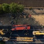 Τραγωδία: 12 νεκροί έπειτα από πτώση λεωφορείου σε χαντάκι – «Ο οδηγός πιθανότητα αποκοιμήθηκε στο τιμόνι»