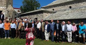 Ένταση στη Σαμαρίνα με στελέχη της ΝΔ – Έδιωξαν Σδούκου, Γκιουλέκα, Χαρακόπουλο από γλέντι