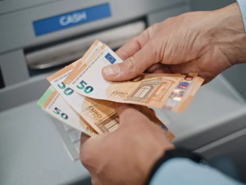 «ΚΛΕΙΔΩΣΑΝ» ΟΙ ΠΛΗΡΩΜΕΣ ΑΠΟ ΕΦΚΑ ΚΑΙ ΔΥΠΑ: ΜΕΧΡΙ ΠΟΤΕ ΘΑ ΜΠΟΥΝ ΤΑ ΧΡΗΜΑΤΑ ΚΑΙ ΤΙ ΩΡΑ ΘΑ ΕΜΦΑΝΙΣΤΟΥΝ ΣΤΟΥΣ ΛΟΓΑΡΙΑΣΜΟΥΣ
