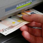 MOΛΙΣ ΑΝΑΚΟΙΝΩΘΗΚΑΝ ΟΙ ΠΛΗΡΩΜΕΣ: ΜΠΑΙΝΟΥΝ ΤΑ ΛΕΦΤΑ ΑΠΟ ΕΦΚΑ ΚΑΙ ΔΥΠΑ – ΤΙ ΩΡΑ ΘΑ ΕΜΦΑΝΙΣΤΟΥΝ ΤΑ ΛΕΦΤΑ ΣΤΟΥΣ ΛΟΓΑΡΙΑΣΜΟΥΣ