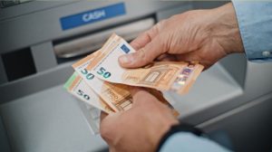 Έκτακτη ανακοίνωση: Ξεκίνησαν οι πληρωμές – Ποιοι θα δουν χρήματα στον λογαριασμό τους μέχρι τις 14 Αυγούστου