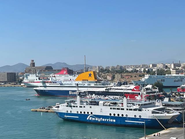 ΕΚΤΑΚΤΟ ΤΩΡΑ: ΑΠΑΓΟΡΕΥΤΙΚΟ ΑΠΟΠΛΟΥ ΛΟΓΩ ΙΣΧΥΡΩΝ ΑΝΕΜΩΝ – ΓΙΑ ΠΟΥ ΙΣΧΥΕΙ – ΠΑΝΙΚΟΣ ΑΝΗΜΕΡΑ ΤΟΥ 15ΑΥΓΟΥΣΤΟΥ