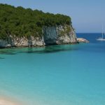 Ένας επίγειος παράδεισος στην Ελλάδα – Η μuστική παραλία με τα λουλακί νερά που μοιάζουν με της Καραϊβικής