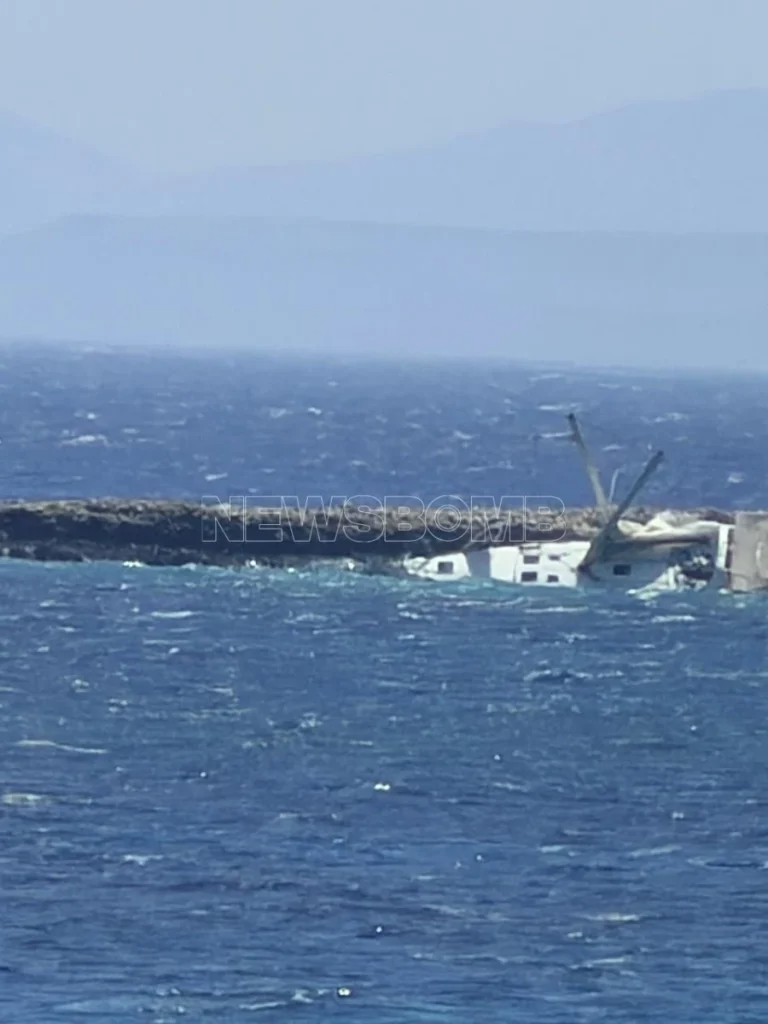 ΣΥΝΑΓΕΡΜΟΣ ΤΩΡΑ: Σκάφος προσάραξε και σχεδόν βυθίστηκε – Δύσκολες ώρες για τους Έλληνες επιβάτες