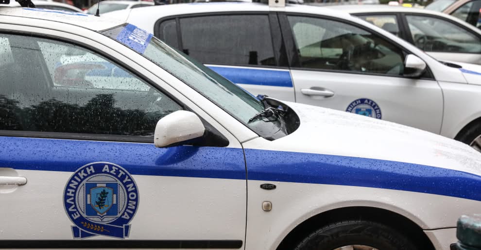 Νεαρός κυκλοφορούσε με όπλο-ρέπλικα στο αυτοκίνητο – Τι βρήκαν οι αστυνομικοί