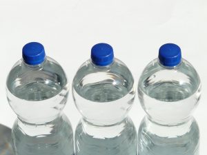 Συναγερμός Τώρα: Έκτακτη ανάκληση εμφιαλωμένου νερού πασίγνωστης εταιρείας – Μεγάλος κίνδυνος, μην το πιείτε