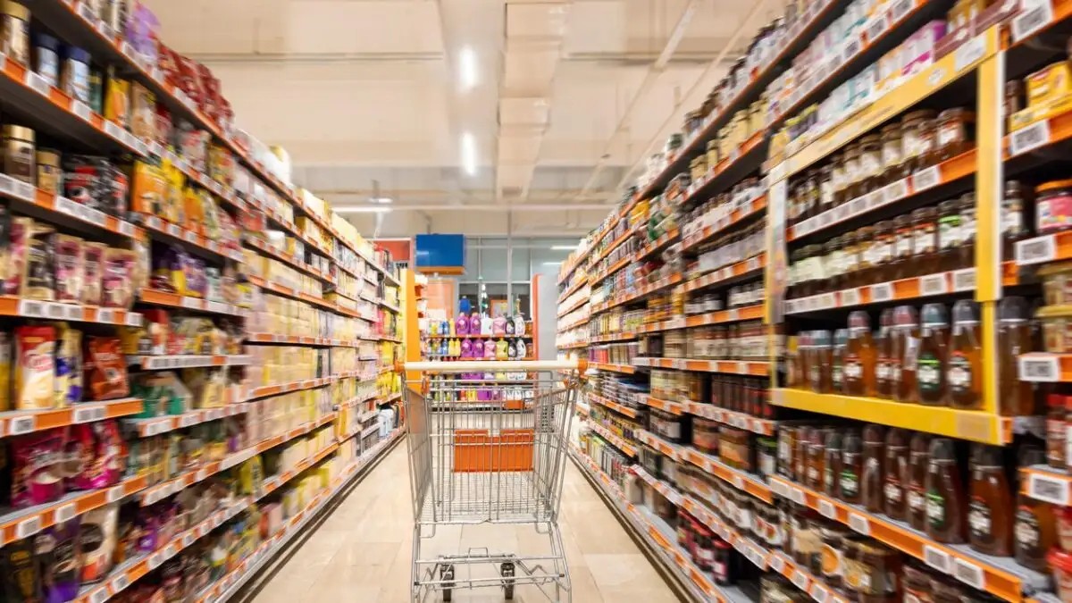 Σεισμός στην αγορά: Άνοιξε σούπερ μάρκετ όπου όλα κοστίζουν 1€ – Κάνουν ουρές οι πελάτες και γεμίζουν καρότσια με γνωστές μάρκες