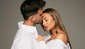 ΧΩΡΙΣΜΟΣ ΣΟΚ ΓΙΑ ΠΑΣΙΓΝΩΣΤΟ ΖΕΥΓΑΡΙ ΤΡΑΓΟΥΔΙΣΤΩΝ ΜΕ 2ΧΡΟΝΟ ΠΑΙΔΙ; ΟΙ ΚΙΝΗΣΕΙΣ ΠΟΥ ΠΥΡΟΔΟΤΗΣΑΝ ΤΙΣ ΦΗΜΕΣ ΓΙΑ ΔΙΑΖΥΓΙΟ