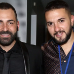 «Ο πατέρας μου δεν ήρθε, μετάνιωσα που…» Ο Σπύρος Στεφανουδάκης μιλά για πρώτη φορά για τον γάμο του με τον λατρεμένο του Γιάννη