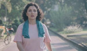 Δεν είναι το περπάτημα: Η άσκηση που, σύμφωνα με την επιστήμη, βοηθά στην απώλεια βάρους μετά τα 65