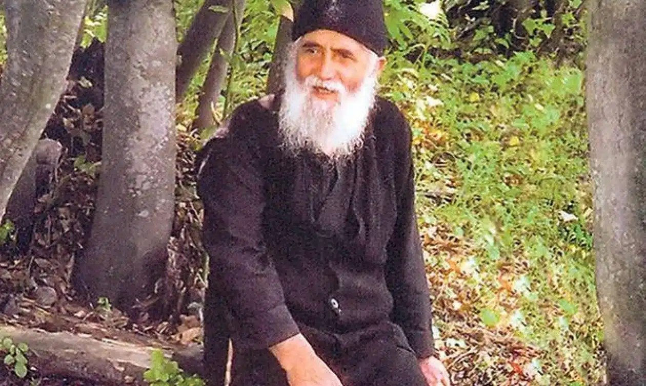 Άγιος Παΐσιος: «Όταν βλέπεις άσχημο όνειρο, ποτέ να μην εξετάζεις τι είδες, αν είσαι ένοχη & πόσο φταις»