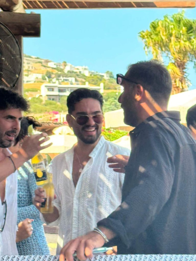 ΜΟΛΙΣ ΜΑΘΕΥΤΗΚΕ ΓΙΑ ΧΡΗΣΤΟ ΜΑΣΤΟΡΑ ΚΑΙ ΜΕΛΙΝΑ ΝΙΚΟΛΑΙΔΗ ΣΤΗΝ ΠΑΡΟ