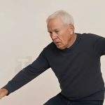 5 συνηθισμένα λάθη που κάνουν οι ηλικιωμένους και χάνουν την ισορροπία τους