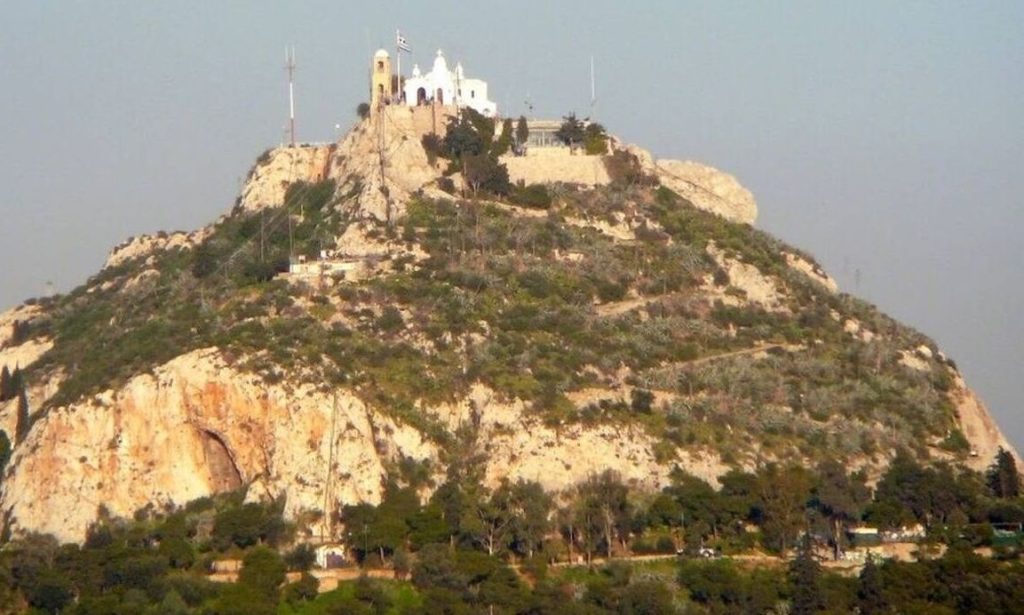 ΘΡΙΛΕΡ ΣΤΟΝ ΛΥΚΑΒΗΤΤΟ: ΕΝΤΟΠΙΣΤΗΚΕ ΠΤΩΜΑ ΣΕ ΣΠΗΛΙΑ ΚΟΝΤΑ ΣΤΟ ΕΚΚΛΗΣΑΚΙ ΤΩΝ ΑΓΙΩΝ ΙΣΙΔΩΡΩΝ