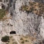 Πάγωσαν όλοι στον Λυκαβηττό: Αυτό είναι το σημείο απ’ όπου φέρεται να έπεσε η 57χρονη από την Κυψέλη – Ατύχημα, αυτοκτονία ή την έσπρωξαν;