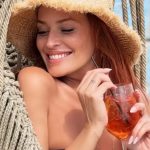 Ανανεωμένη και πιο όμορφη από ποτέ η Σίσσυ Χρηστίδου στην Κρήτη: Εμφανίστηκε με μονοκίνι και την κοίταζε όλο το νησί